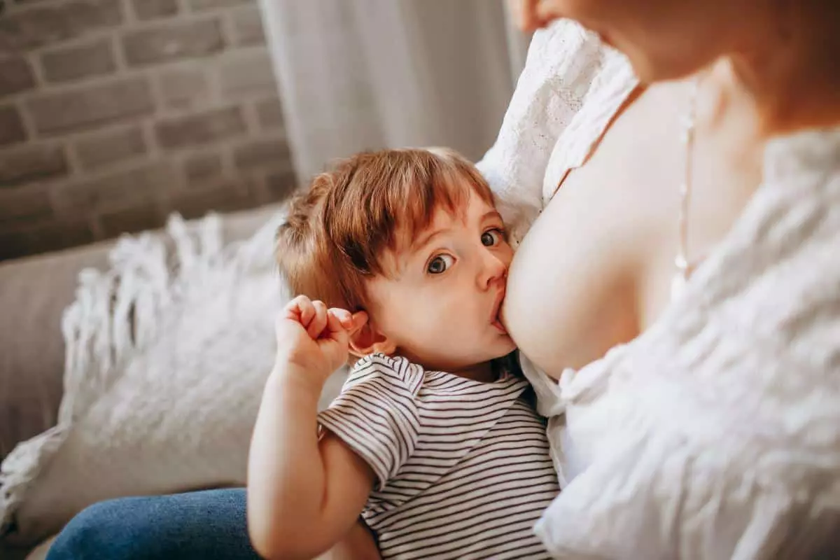9 Beneficii ale alăptării atât pentru mamă, cât și pentru bebeluș