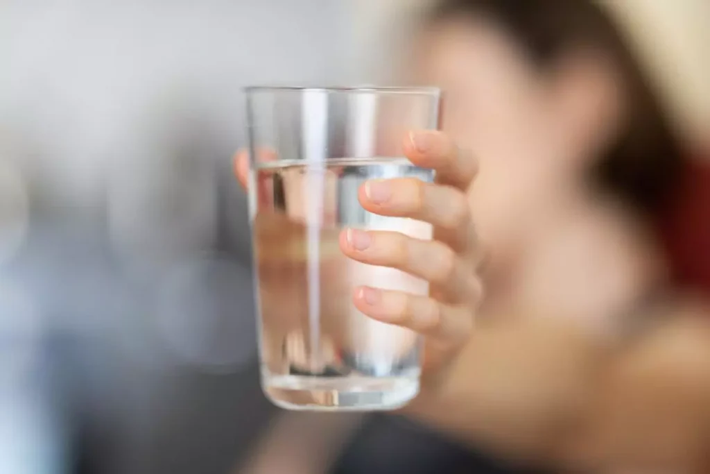 Importanța hidratării în timpul alăptării